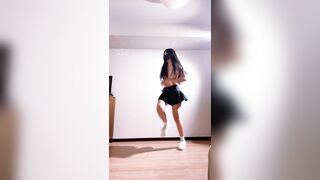 học sinh cấp 3 tụt quần quay clip nhảy tiktok #2