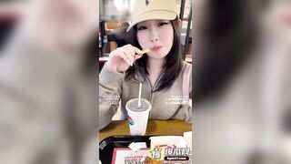 pupu doggy nuốt tinh trùng ny trong nvs quán KFC