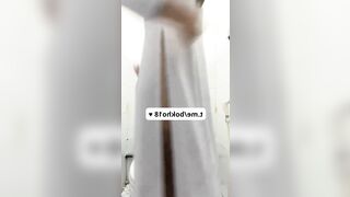 Nứng lồn em học sinh vào wc trường thủ dâm