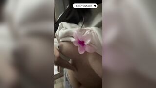 Em gái xoa núm cực nứng