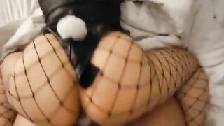 Em gái thích cosplay thỏ ngọc