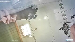 Cam kín trg nhà tắm quay lén nhỏ e họ hay tắm trưa,trưa nào e tắm xg cũng đc xem p2