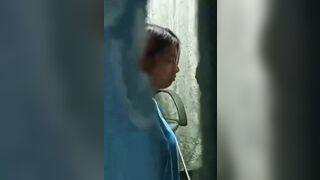 Quay lén 2 em học sinh lén lút bú cu giờ ra chơi