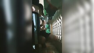 Mang em yêu ra ban công doggy cho thoáng