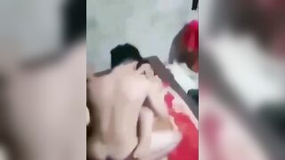 Chồng quay đc vợ địt some với em trai và bạn