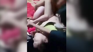 Chồng quay đc vợ địt some với em trai và bạn