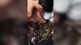 Em học sinh 17 tuổi dâm cho lũ bạn thân địt tập thể trong từng