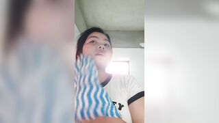 U45 khoe quần lót trong nhà tắm