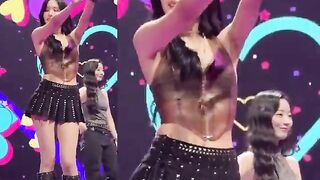 Gái xinh mặc lọt khe di diễn bị soi hàng cực dâm