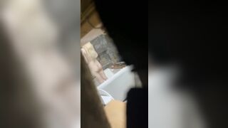 Quay lén em gái đi tắm, da trắng như ngọc trinh