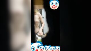 Quay lén em gái đi tắm, da trắng như ngọc trinh