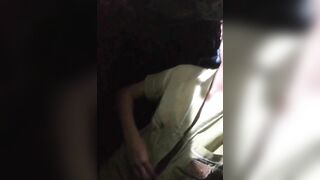 Nửa đêm nứng lồn, em chạy ra vườn call sex