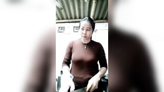 Chị Lan U50 hồi xuân, tim bạn zai không phân biệt tuổi tác