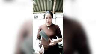 Chị Lan U50 hồi xuân, tim bạn zai không phân biệt tuổi tác