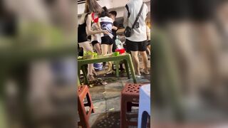 Căng nha chứ e ngồi thấy có mùi là đứng dậy về trước