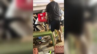 Căng nha chứ e ngồi thấy có mùi là đứng dậy về trước