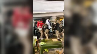 Căng nha chứ e ngồi thấy có mùi là đứng dậy về trước