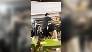 Căng nha chứ e ngồi thấy có mùi là đứng dậy về trước