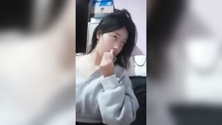 Gái xinh chubby vú to lồn múp thủ dâm kích thích