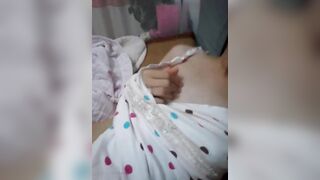 Genz non tơ thủ dâm ra nước lồn xong liếm nuốt hết sạch (Teen, loli)