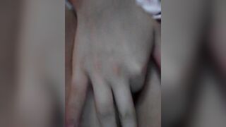 Genz non tơ thủ dâm ra nước lồn xong liếm nuốt hết sạch (Teen, loli)
