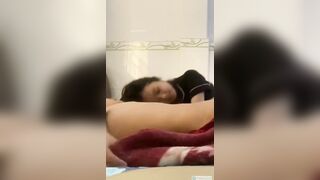 Nhỏ ghệ mê cu bồ đg ngủ mà xông vào phòng lột quần a ra đòi bú cu