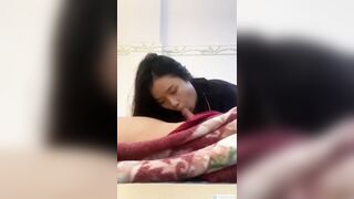 Nhỏ ghệ mê cu bồ đg ngủ mà xông vào phòng lột quần a ra đòi bú cu