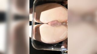 Một cái mép bướm dài khá là kì quặc