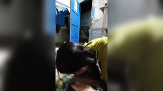 Mở cửa nằm sục cặc gặp ngay e hàng xóm sang chơi bị em đè ra bú cu luôn
