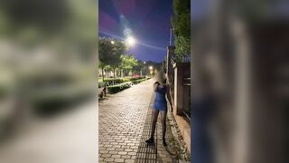 Dâm nữ mông to tròn trắng múp thích show hàng public nơi đông người p6
