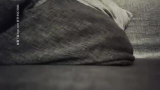 Cô gái với mái tóc rối bù xù
