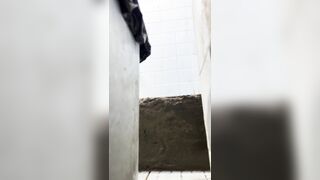 quay lén em gái cạo bím không long đi vệ sinh