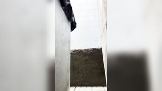 quay lén em gái cạo bím không long đi vệ sinh