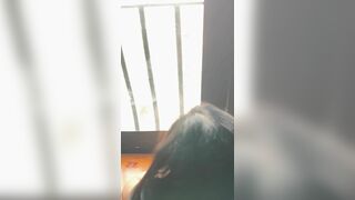 Vợ đi làm văn phòng và đi tiếp khách khi sếp cần
