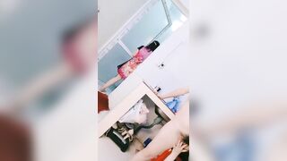 Phòng live của các e dâm nữ Việt cùng nhau bú lồn đeo sextoy vào đụ tập thể p6