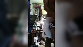 Đến nhà em họ cảm thấy thèm đụ, lấy can đảm xin thì em họ cho đụ thật.