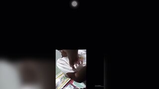 Ba má ngủ rồi cho anh sờ tí nhé