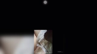 Ba má ngủ rồi cho anh sờ tí nhé