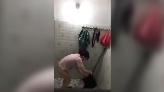 Em họ tắm dáng đẹp