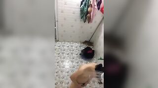 Em họ tắm dáng đẹp