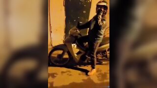 Thanh niên say rượu, nứng quá làm liều địt chị grap