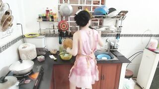 Clip Sex Ở nhà làm nội trợ sẵn móc lồn kiếm tiền luôn