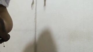 Em ấy không thể rời mắt khỏi con cu khủng