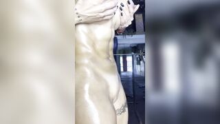 Gái cơ bắp đô con cái lồn không lông