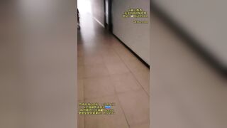 Cô gái sống trong khu tự trị thẩm trí ngủ không yên, có thể lôi ra đụ bất cứ giờ nào.