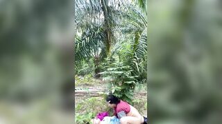 Nứng cặc xin chị họ đụ 1 cái, chị nói ra sau vườn vắng hôm nay chị đụ mày.