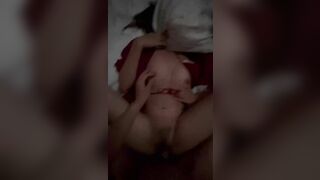bé sinh viên giả vờ ngại ngùng khi thấy anh quay