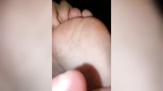 Cháu họ 18 tuổi đụ được bà dì 25 tuổi,nhưng nó xin dì đụ lỗ đít vừa sướng vừa an toàn