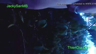 MBBG ra vườn thủ dâm rồi đái như đàn ông