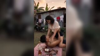 Địt gì kế ngoài vườn dâm đãng kích thích